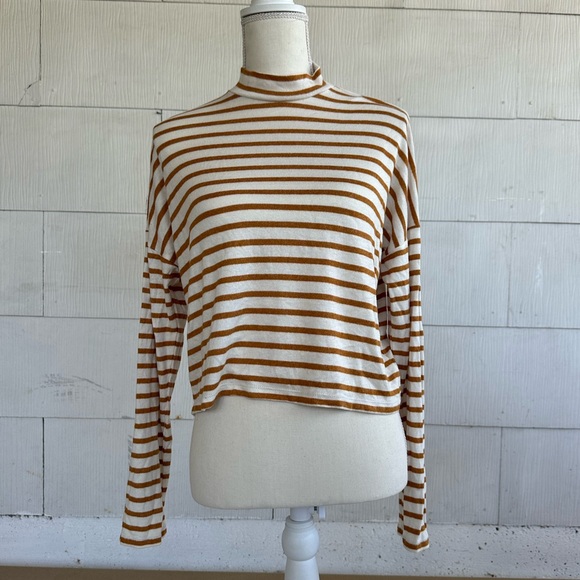 Forever 21 Vintage White Tan Long Sleeve Crop Top Shirt Sweater Turtleneck Boho - Picture 3 of 3